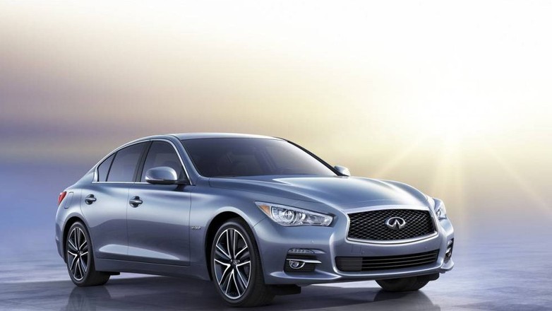 Infiniti Q50 w pełnej okazałości
