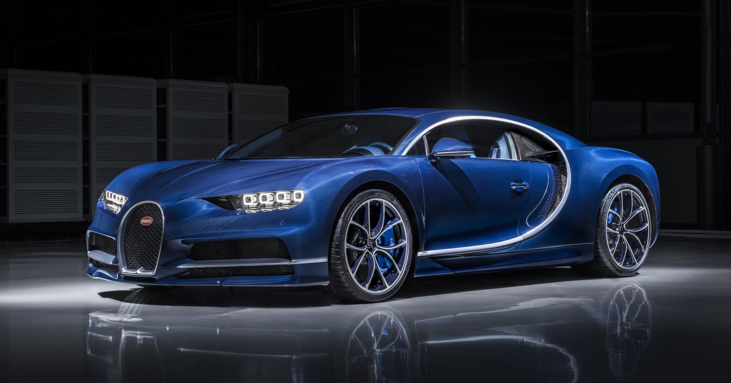 Bugatti Chiron w malowaniu Blue Royal Carbon