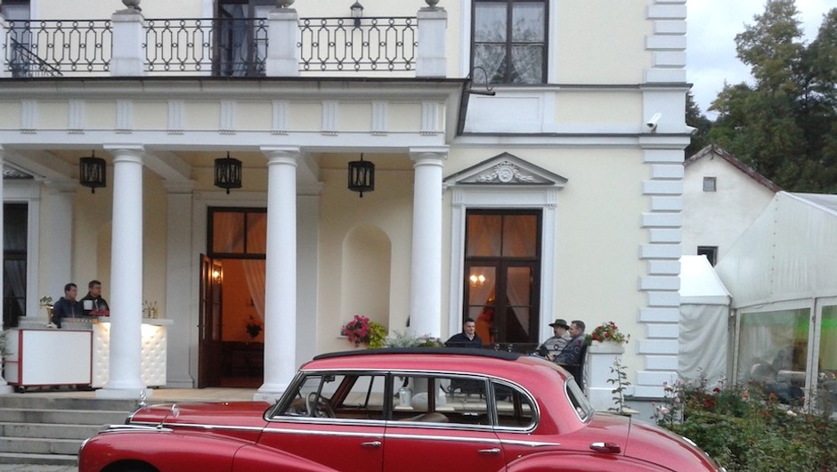 Oldtimery w pałacu w Rozalinie
