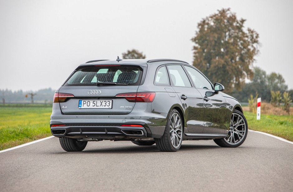 Audi A4 Avant S line 45 TFSI quattro