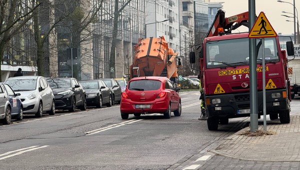 Omijanie pojazdu na linii ciągłej