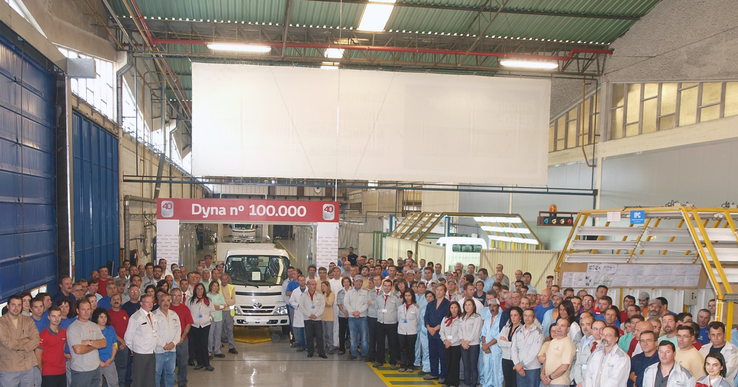 Toyota Dyna razy 100 000