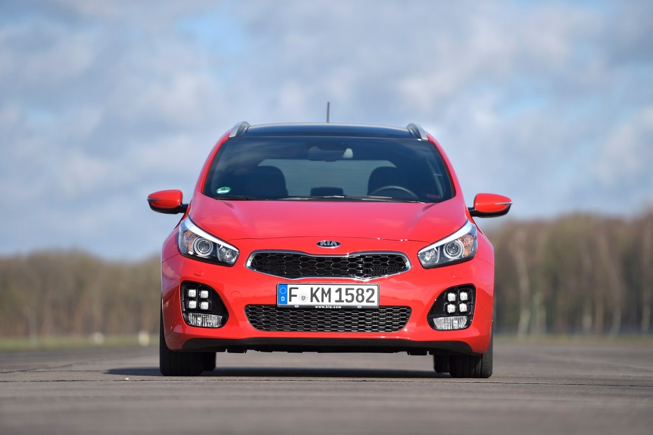 Uwodziciele rodzin - Kia cee'd SW, Opel Astra Sports Tourer, Peugeot 308 SW i Seat Leon ST