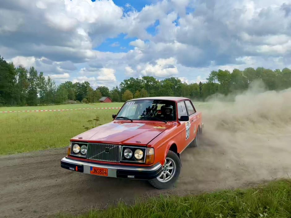 Volvo 240 ma 50 lat