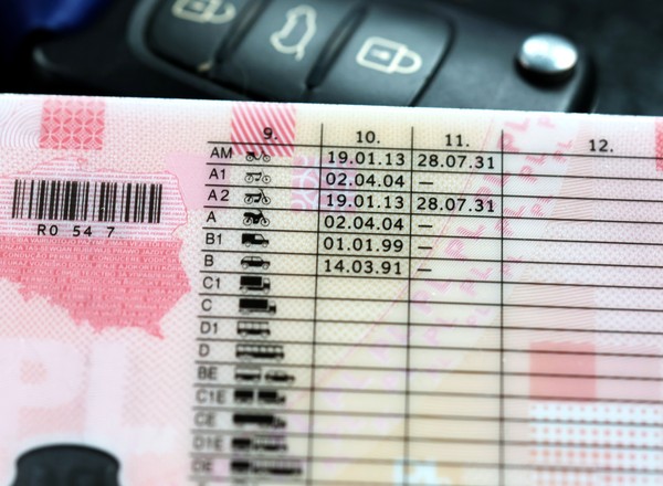 Od 17 czerwca kierowcy tzw. taksówek na aplikację muszę mieć polskie prawo jazdy