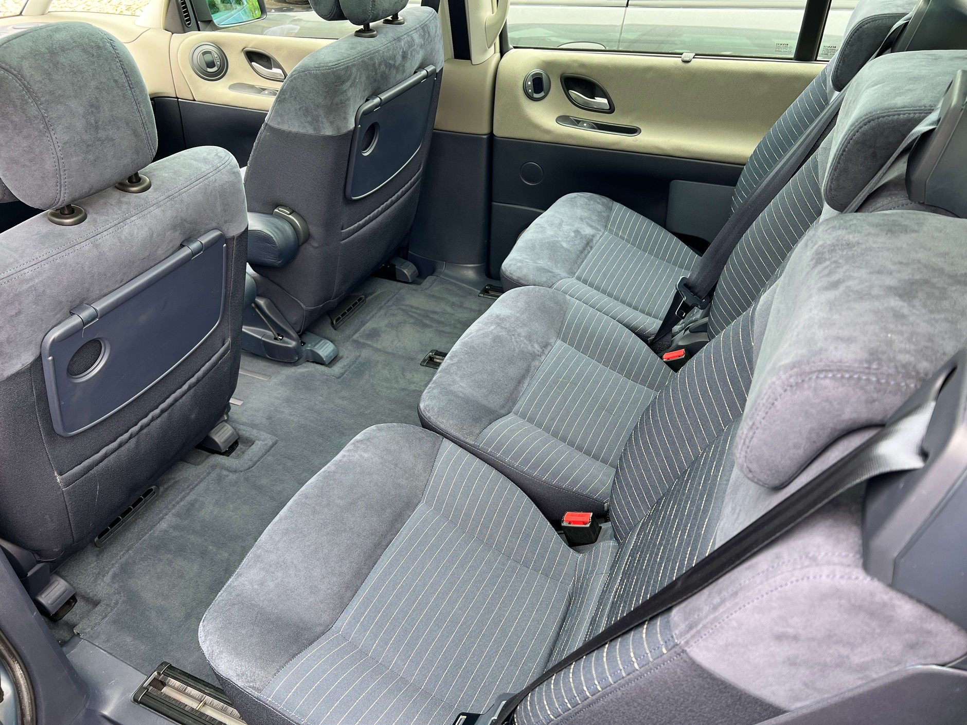 Renault 4. generacji — wnętrze (2002)