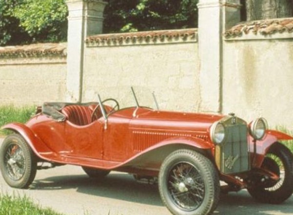 Alfa Romeo w historycznym wyścigu "Mille Miglia 2011"