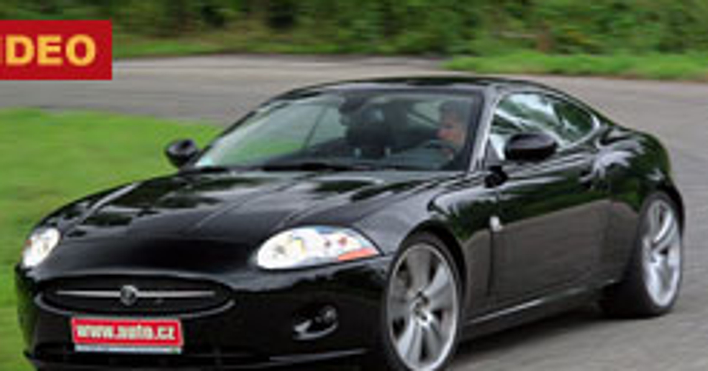 Jaguar XK - Kulturalny gentelman, czy zabójcza maszyna? Gdzie jest prawda?