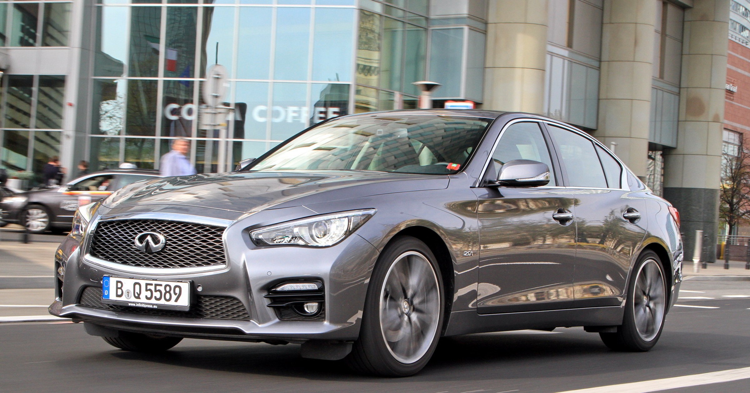 Infiniti Q50 2.0 Turbo (1)