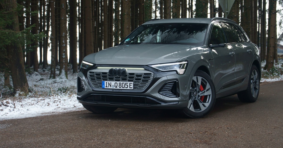 Pierwsza jazda Audi Q8 55 e-tron. Co zmieniło się oprócz nazwy?
