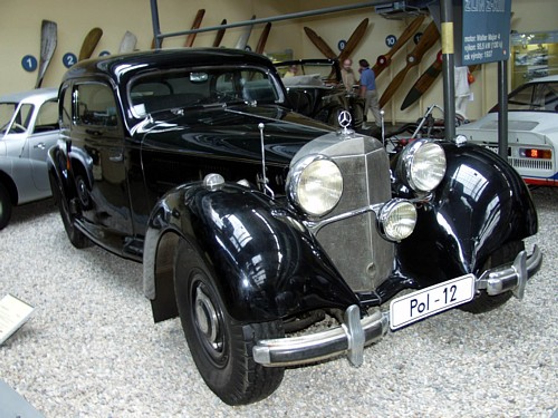 Zabytkowe Mercedesy w Pradze