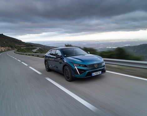 Peugeot 408 HYBRID 225 e-EAT8