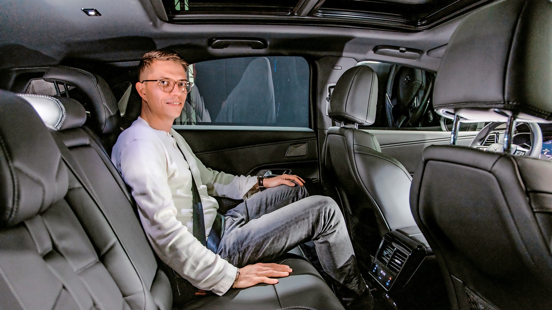 Po staremu: dużo miejsca na tylnej kanapie nawet dla wysokich