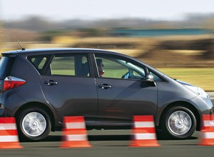 Toyota Verso: praktyczny pojazd w rozmiarze S