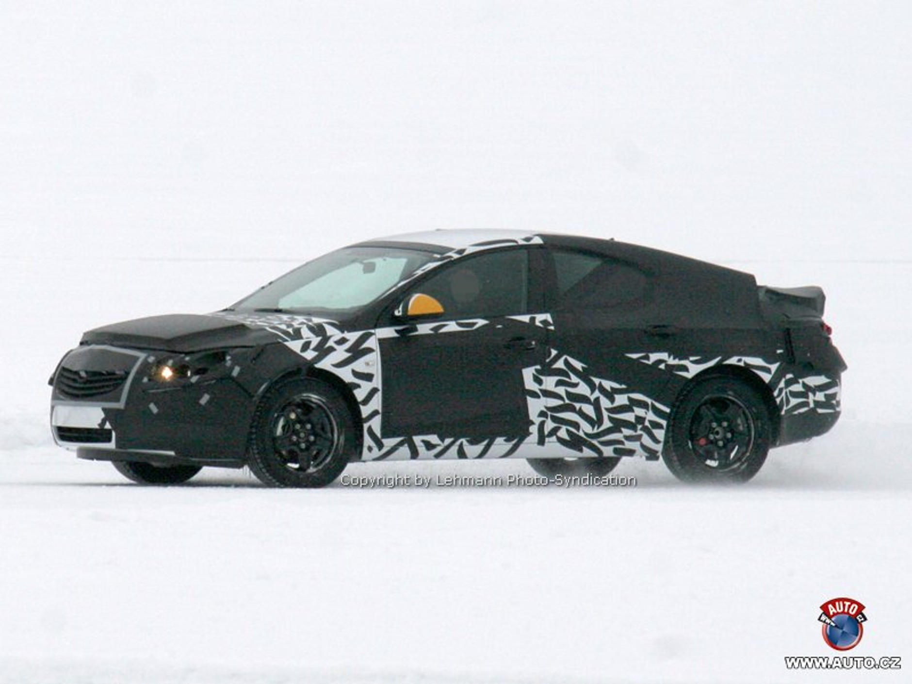 Zdjęcia szpiegowskie: nowy Opel Vectra we Frankfurcie