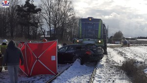 Wjechał prosto przed rozpędzoną lokomotywę. Wypadek na niestrzeżonym przejeździe