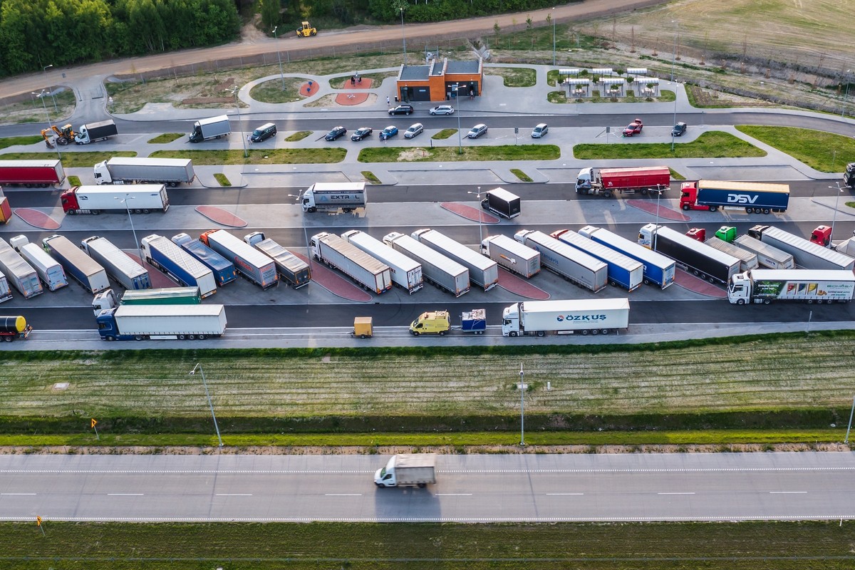 Niektórzy oszuści nie dbają o szczegóły. Kuriozalne metody na drogach