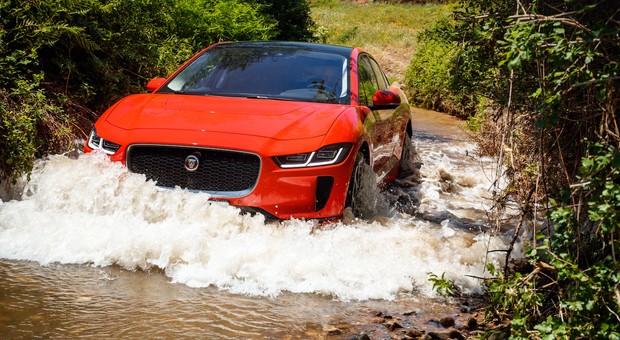 Jaguar I-Pace EV400 - z przyczajenia