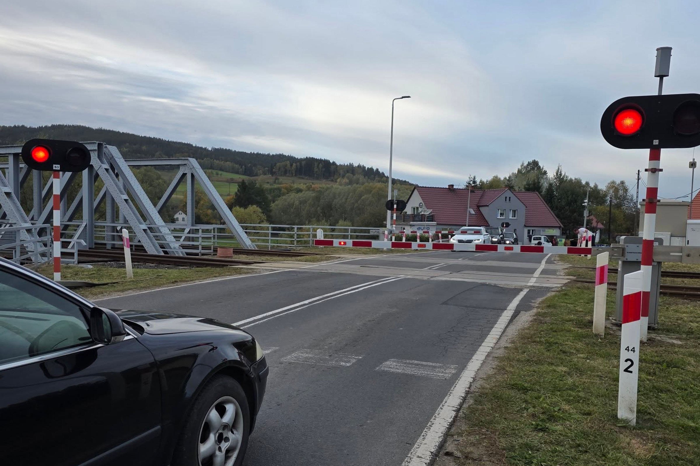 Posypią się prawa jazdy na przejazdach. Już podwyższyli kary, teraz podłączą setki kamer