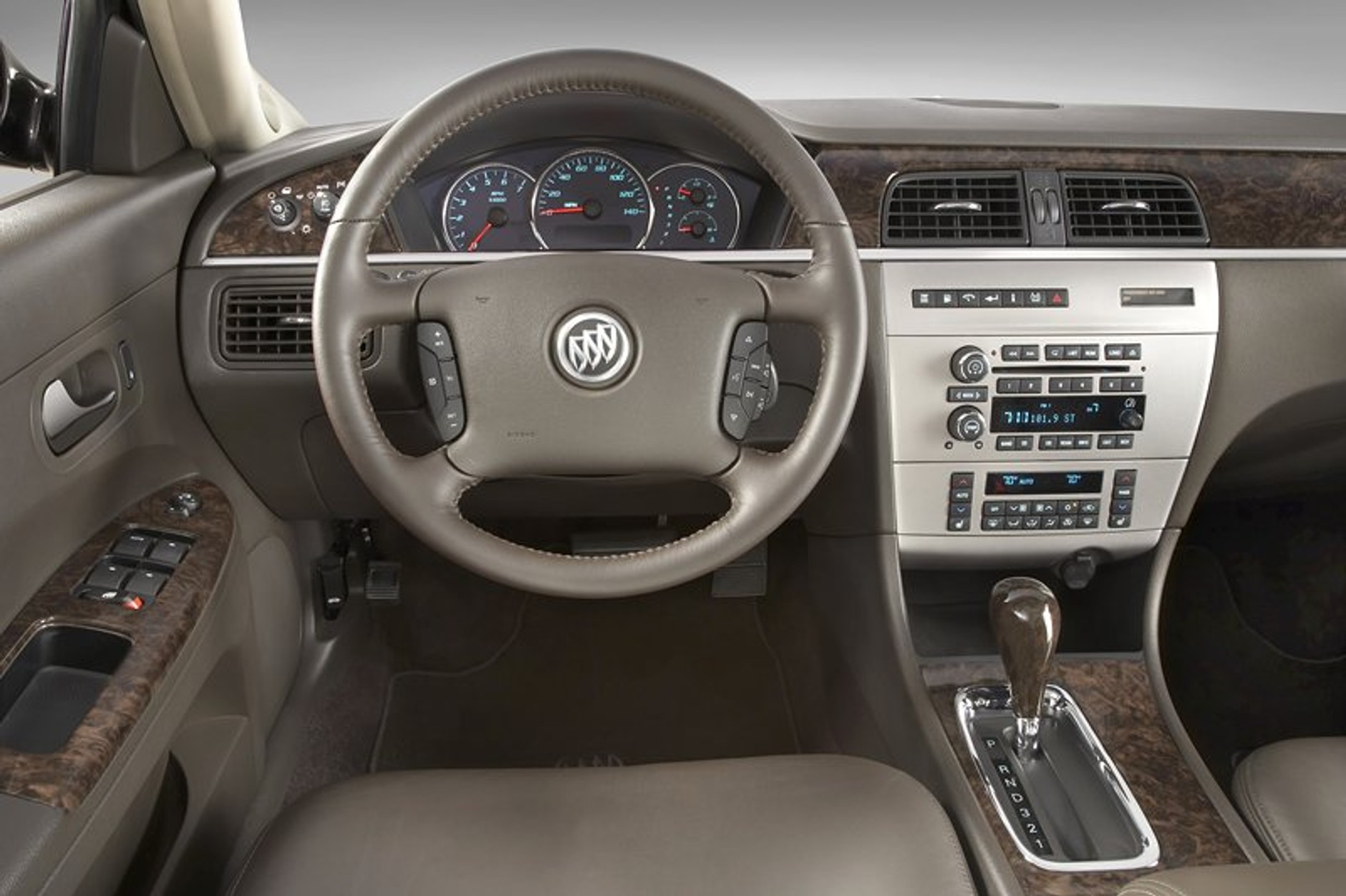 Buick LaCrosse Super i Lucerne Super: start modeli premium