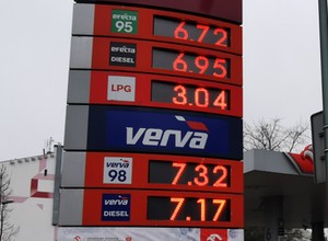 Siódemka coraz bliżej. Ceny paliw pną się w górę i końca nie widać. Tankować na zapas?