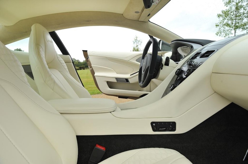 Jak jeździ Aston Martin Vanquish?