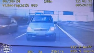 Popędzał policjantów na autostradzie. Okazało się, że był pijany