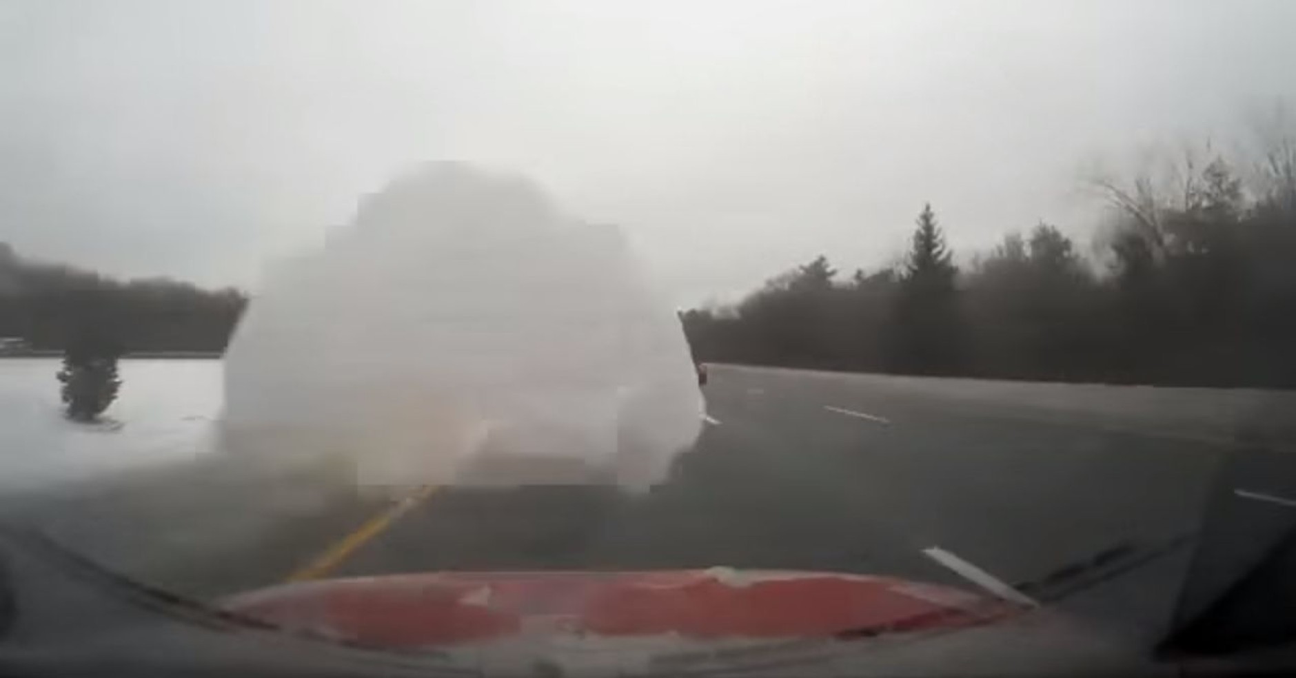 Dlaczego odśnieżanie auta jest konieczne?