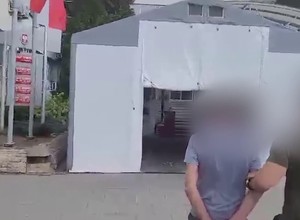 Kierowca przewozów na aplikację podejrzany o wykorzystanie pasażerki. Postawiono zarzuty