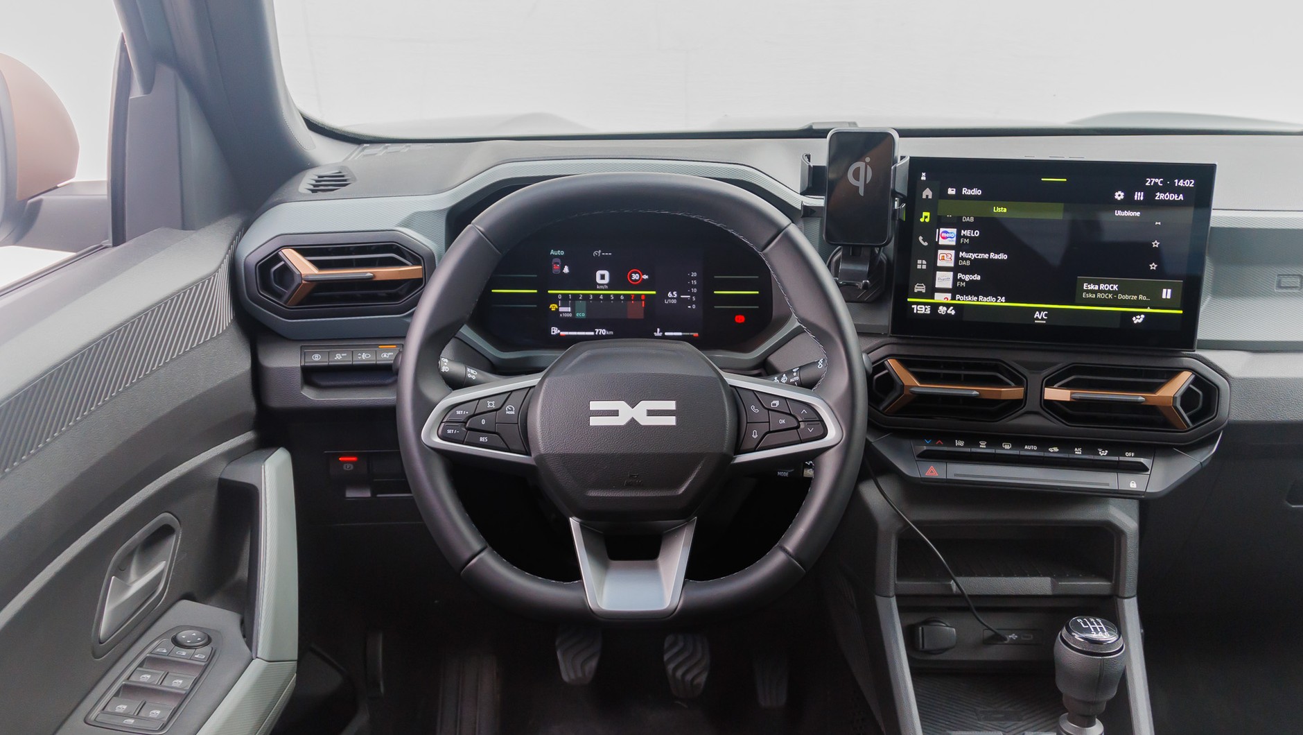 Dacia Duster kontra MG ZS. Porównanie dwóch budżetowych samochodów