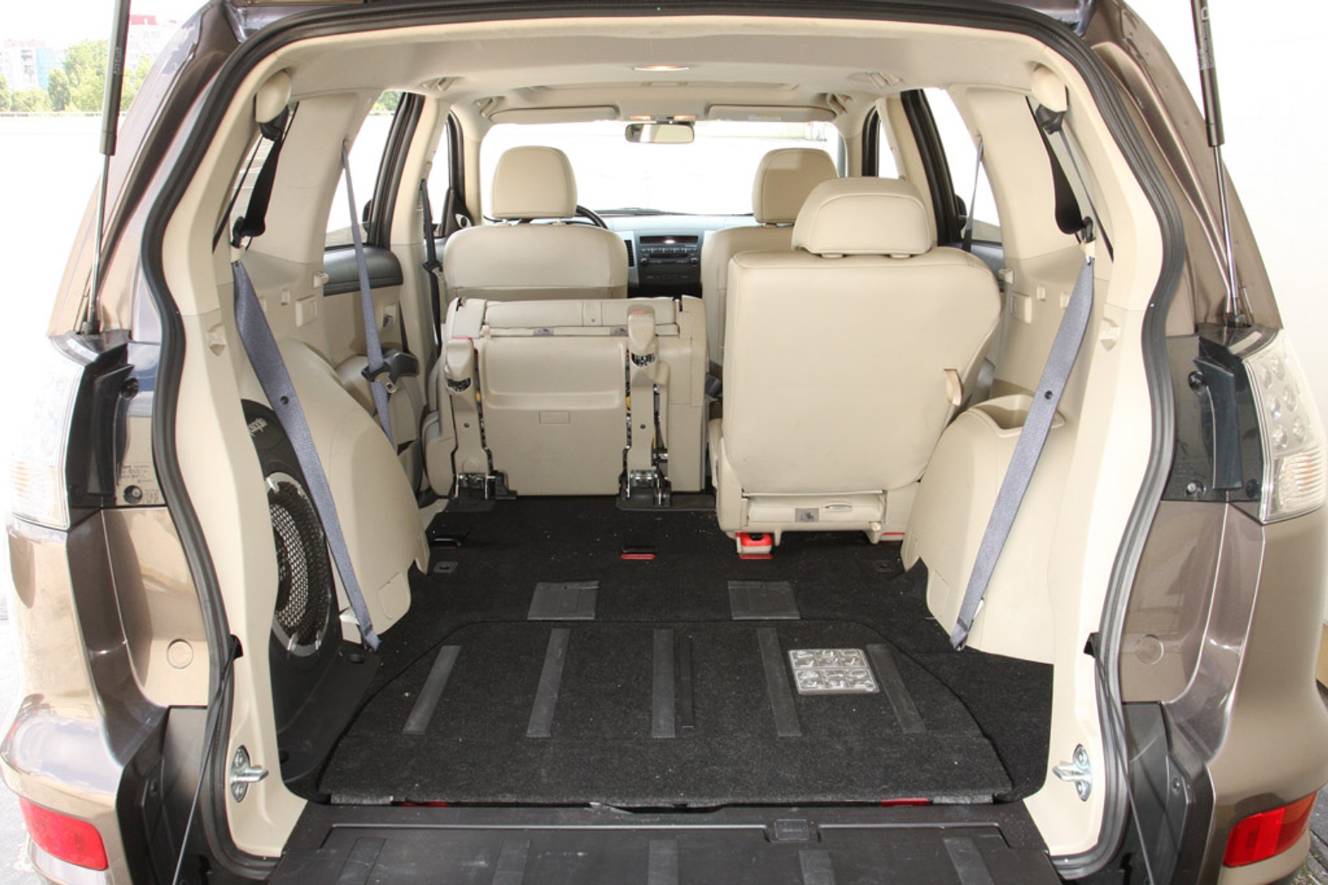 Mitsubishi Outlander: Duży, ładny...  terenowy?