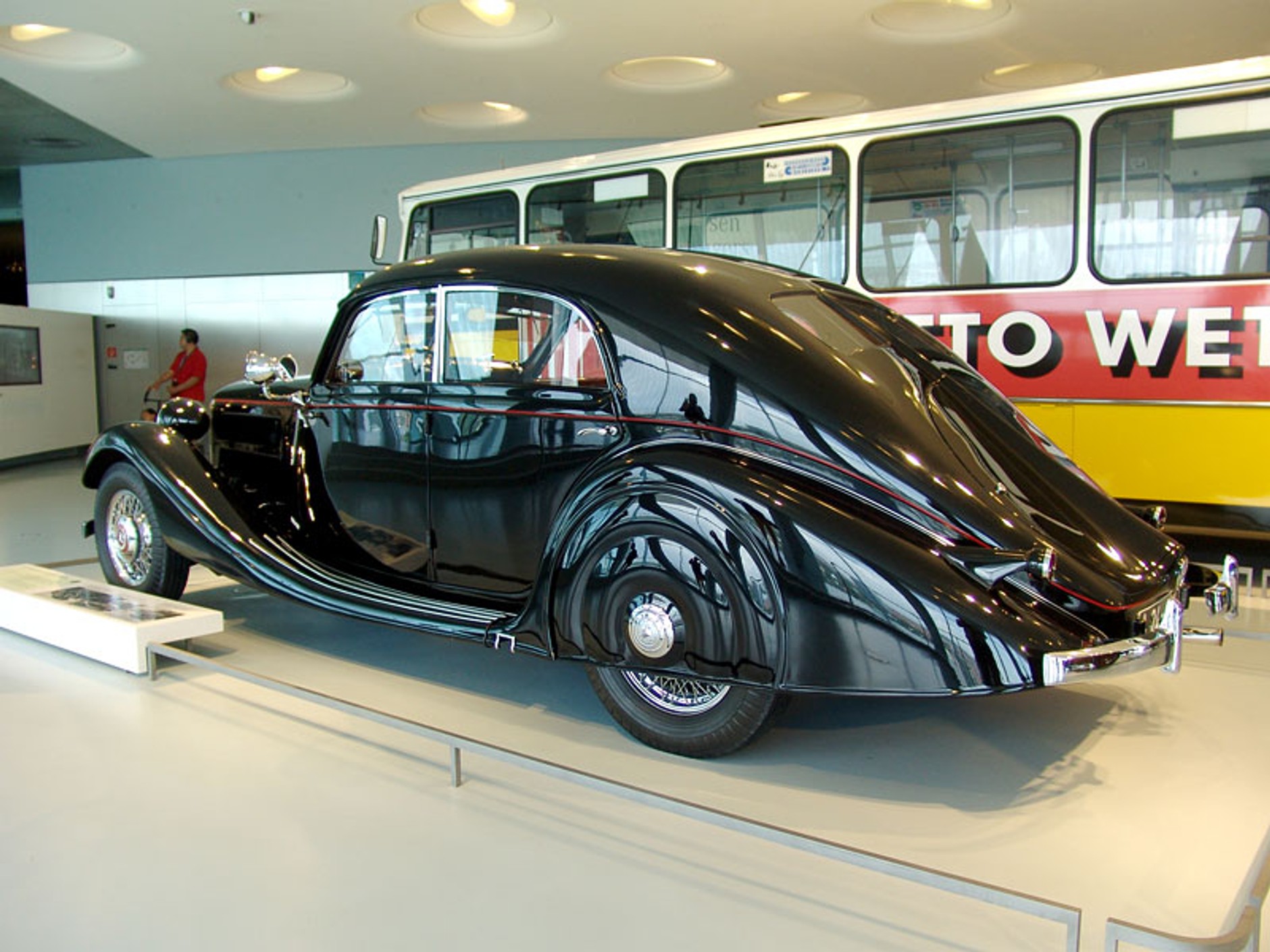 Mercedes-Benz Muzeum: 120 lat historii na 9 piętrach - 1. część (galeria)