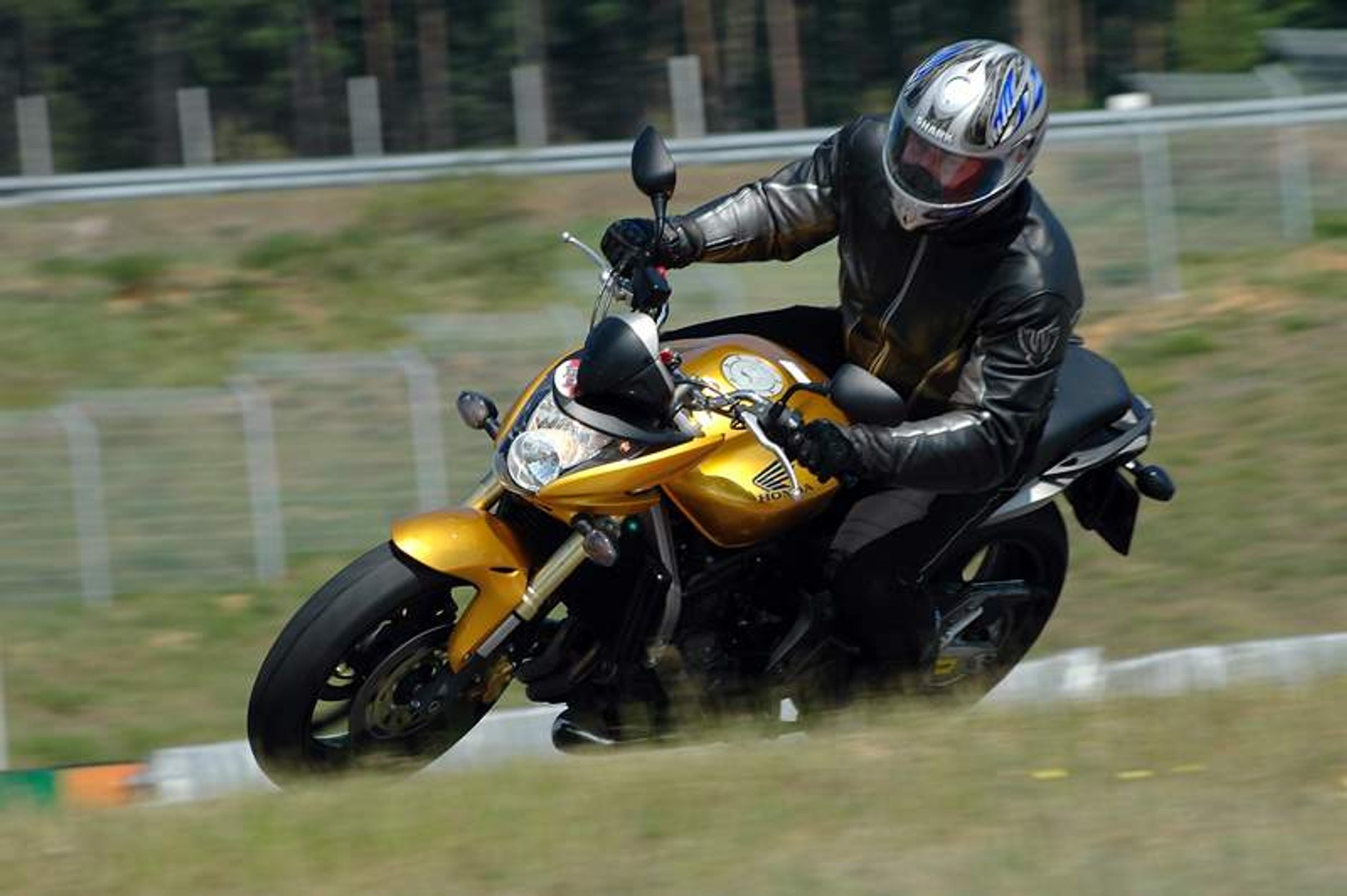 Supermoto Honda Days: nowy CBR600RR na torze