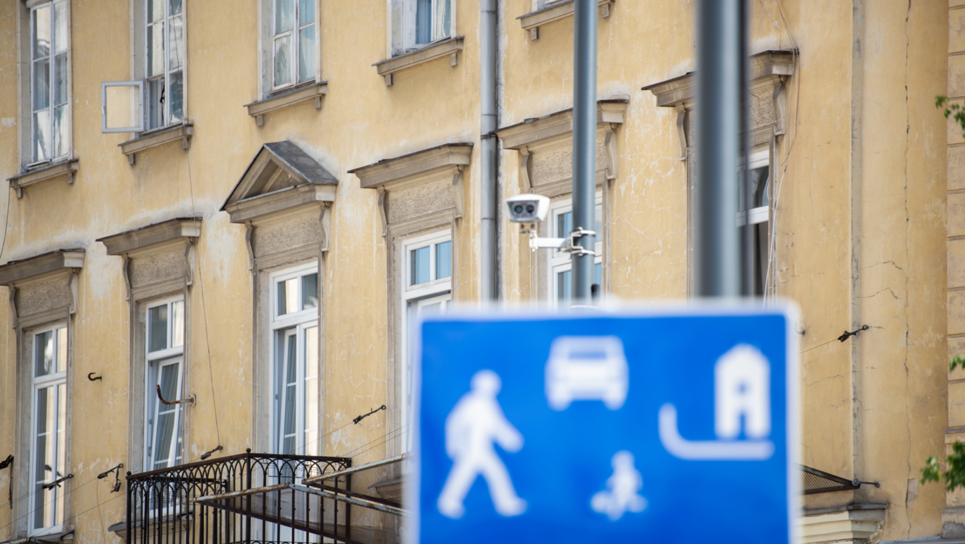 Kamera na pl. Pięciu Rogów w Warszawie. Podobne można wykorzystać w SCT