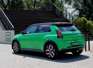 Jeździłem nowym Renault 5 i jestem nim oczarowany. To Mini z koszykiem na bagietkę