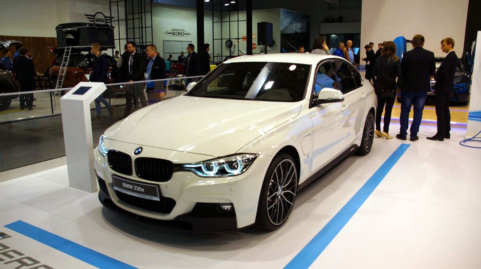 BMW 330e