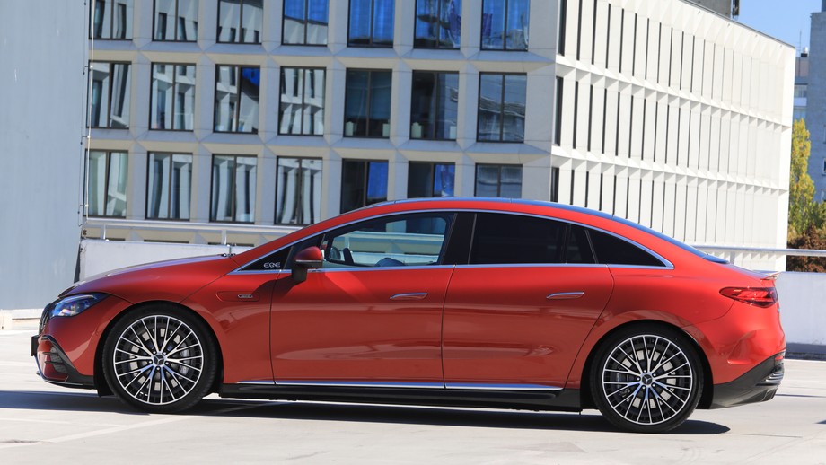 Mercedes-AMG EQE 43 4MATIC 2022 r. 1 generacja