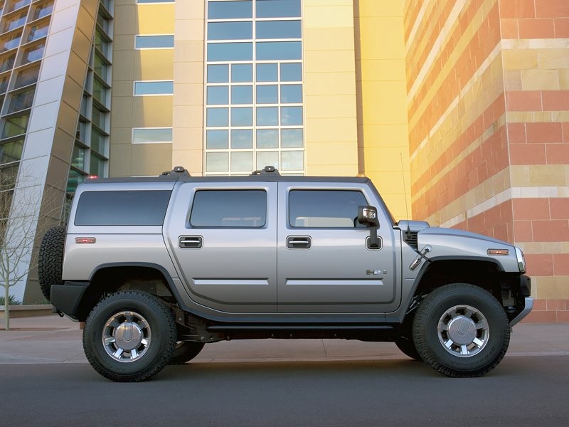 Hummer H2 z nowym silnikiem i wnętrzem