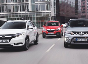Japonia kontra Mokka - porównanie małych SUV-ów