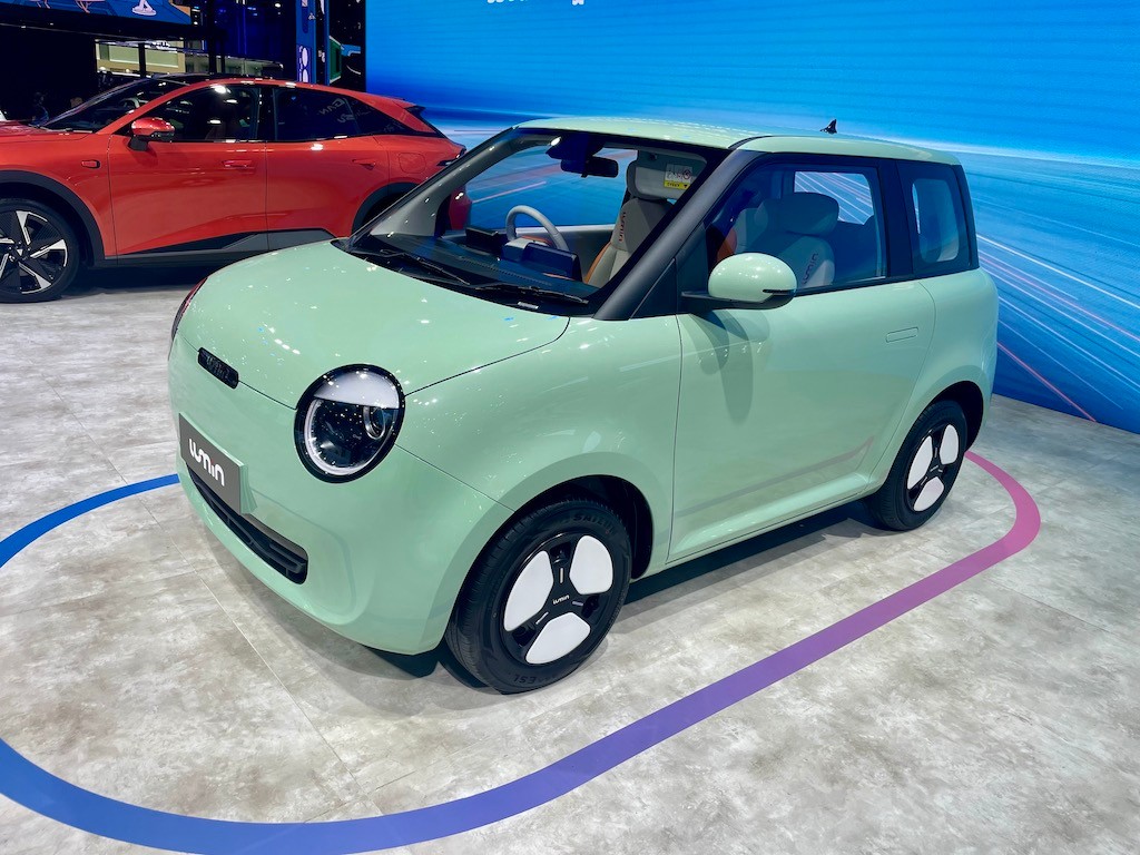 Salon w Bangkoku 2024 – auta chińskie, Lumin
