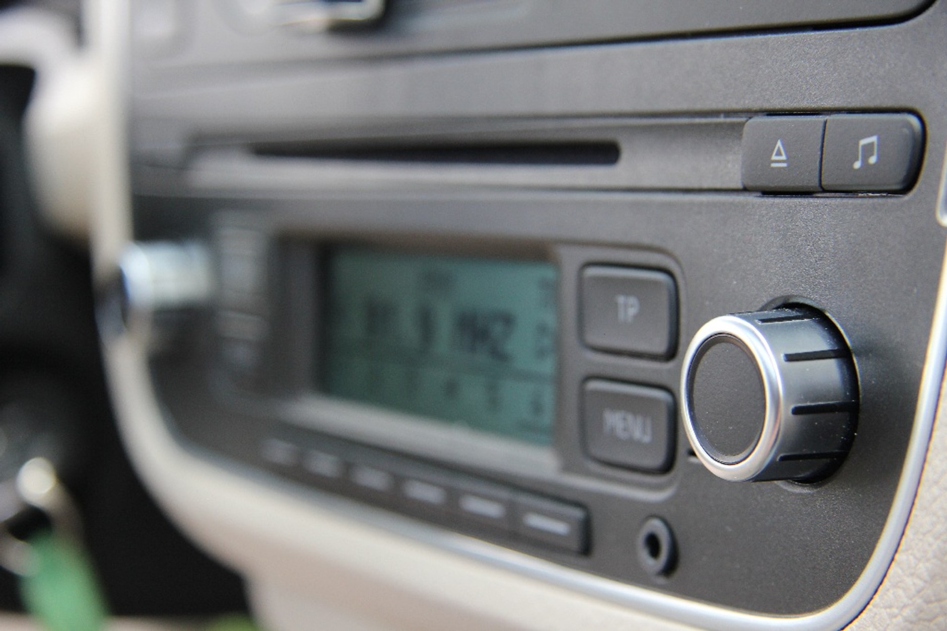 Dobre wykonanie: wyprofilowanie gałki w radiu Funky CD