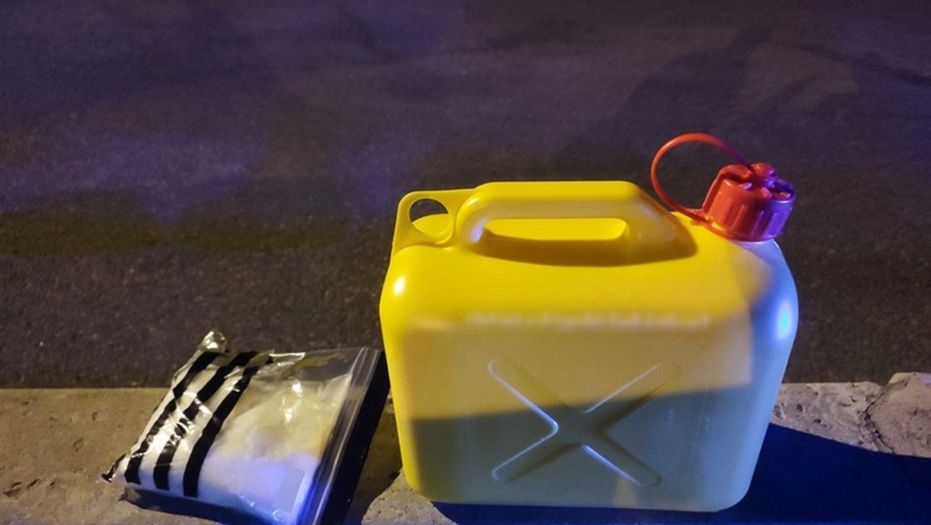 Policjanci znaleźli narkotyki w bagażniku samochodu