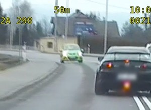 Policjanci ruszyli w pościg. Kierowca dostałby 130 punktów karnych i prawie 20 tys. zł mandatu