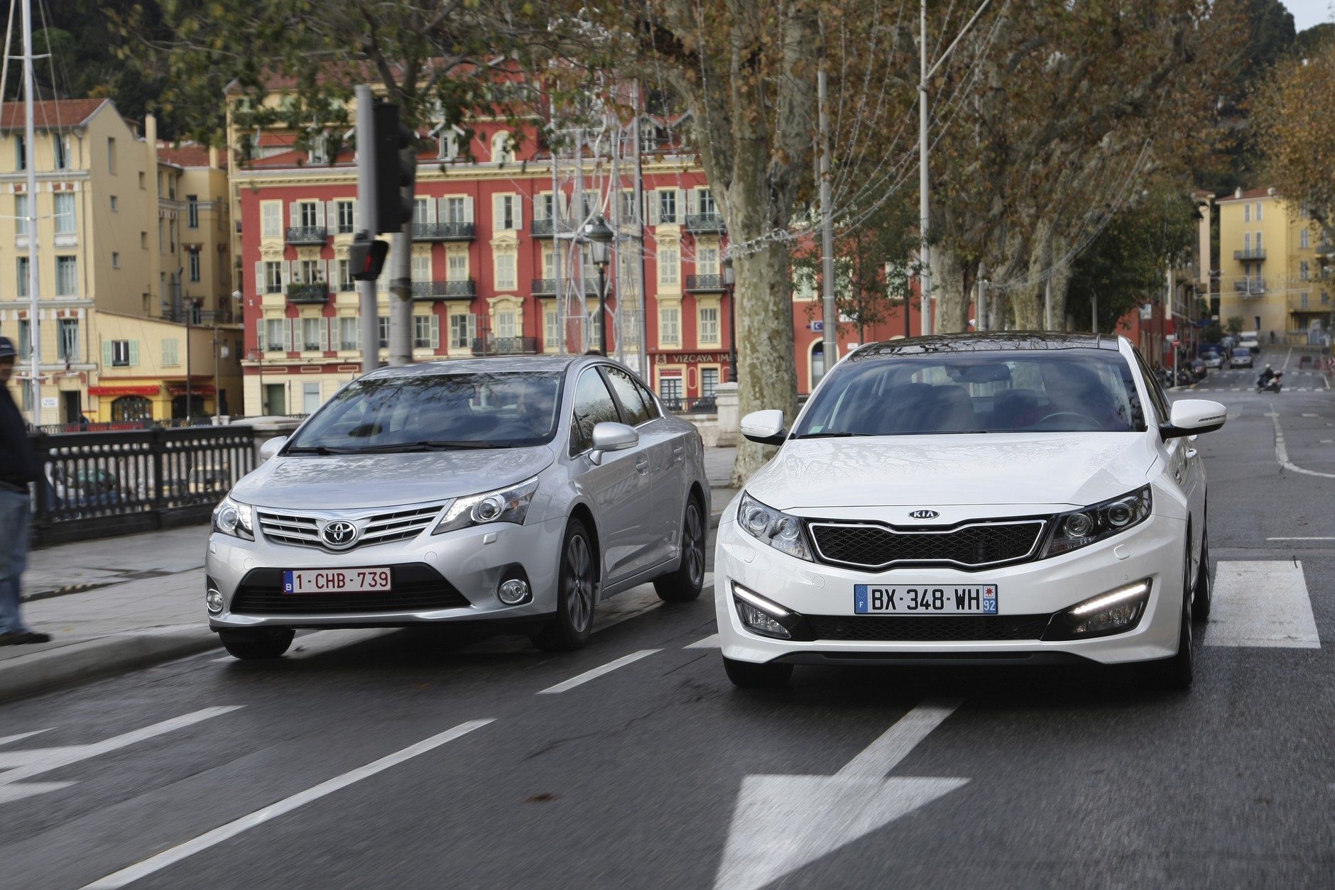 Kia Optima kontra Toyota Avensis: czy można pokonać mistrza?