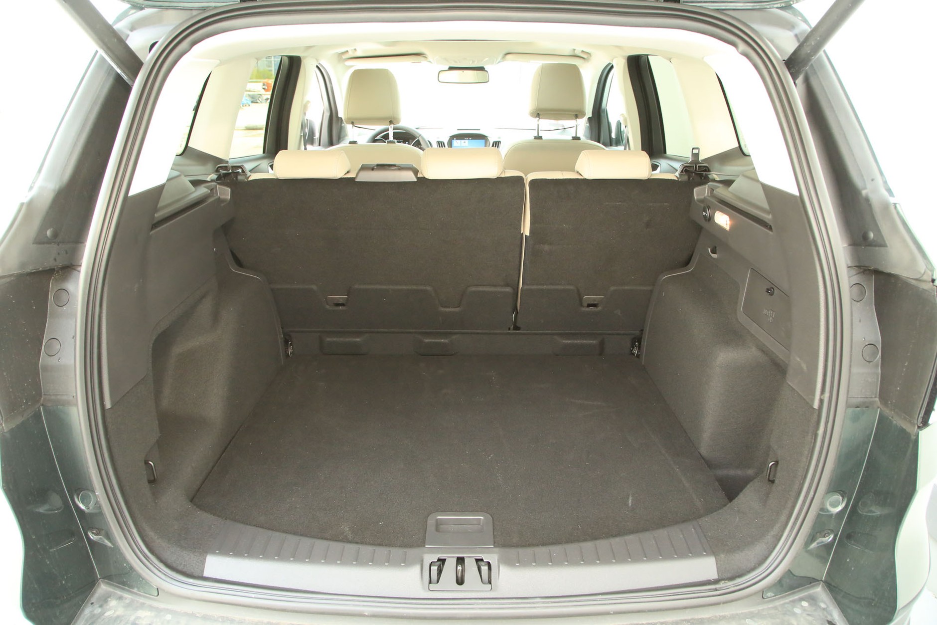 Ford Kuga 2.0 TDCi 4x4 - wciąż błyszczy zawieszeniem