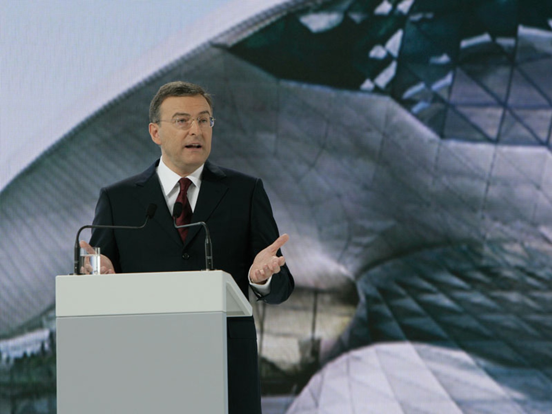 BMW: Świat szachownicy i najwspanialszych maszyn