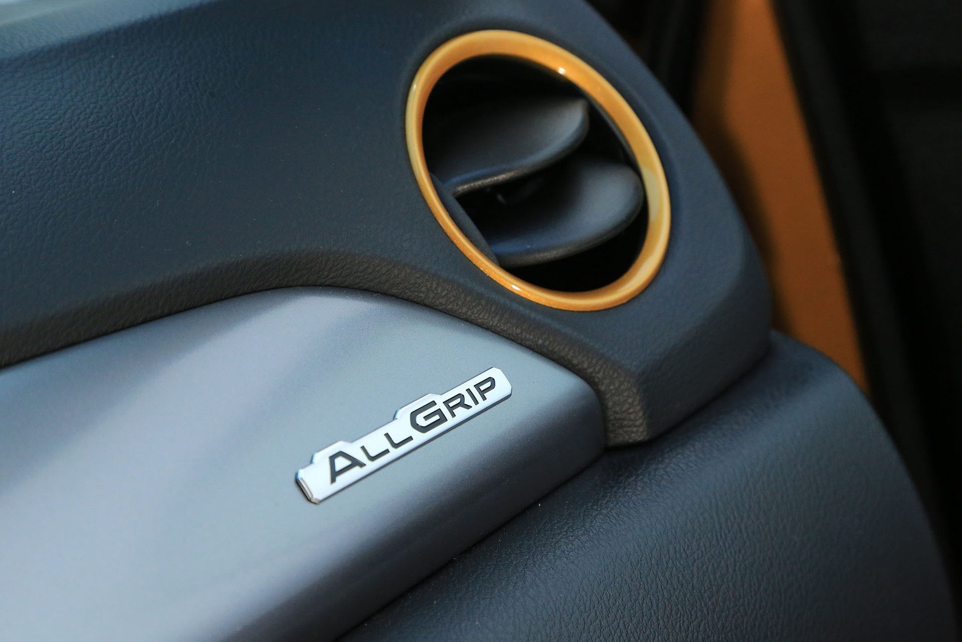 Suzuki Vitara 1.0 Boosterjet 4WD - ma kilka asów w rękawie