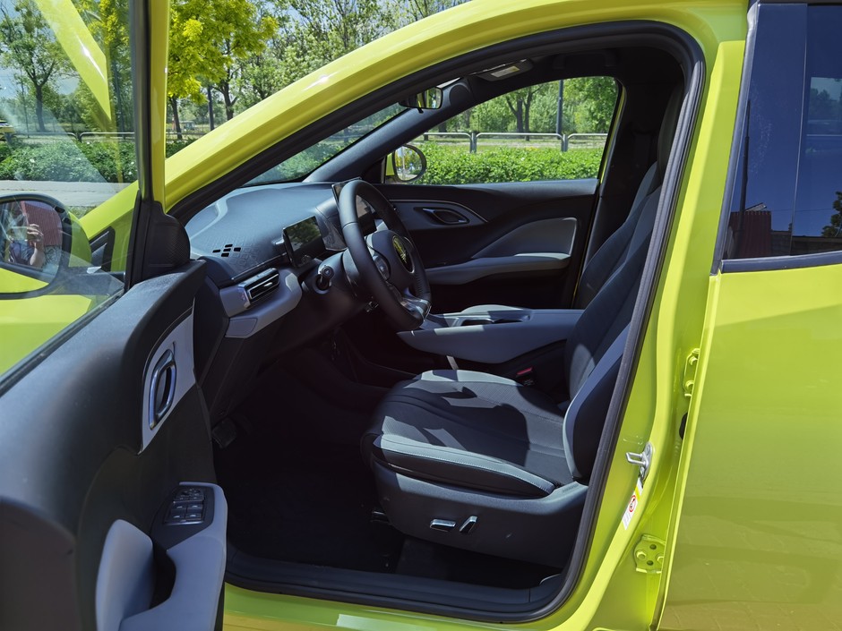 BYD Dolphin Surf