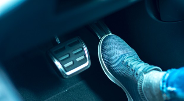 Pedał gazu ma "ukrytą" funkcję. Niektórzy kierowcy jeszcze jej nie znają
