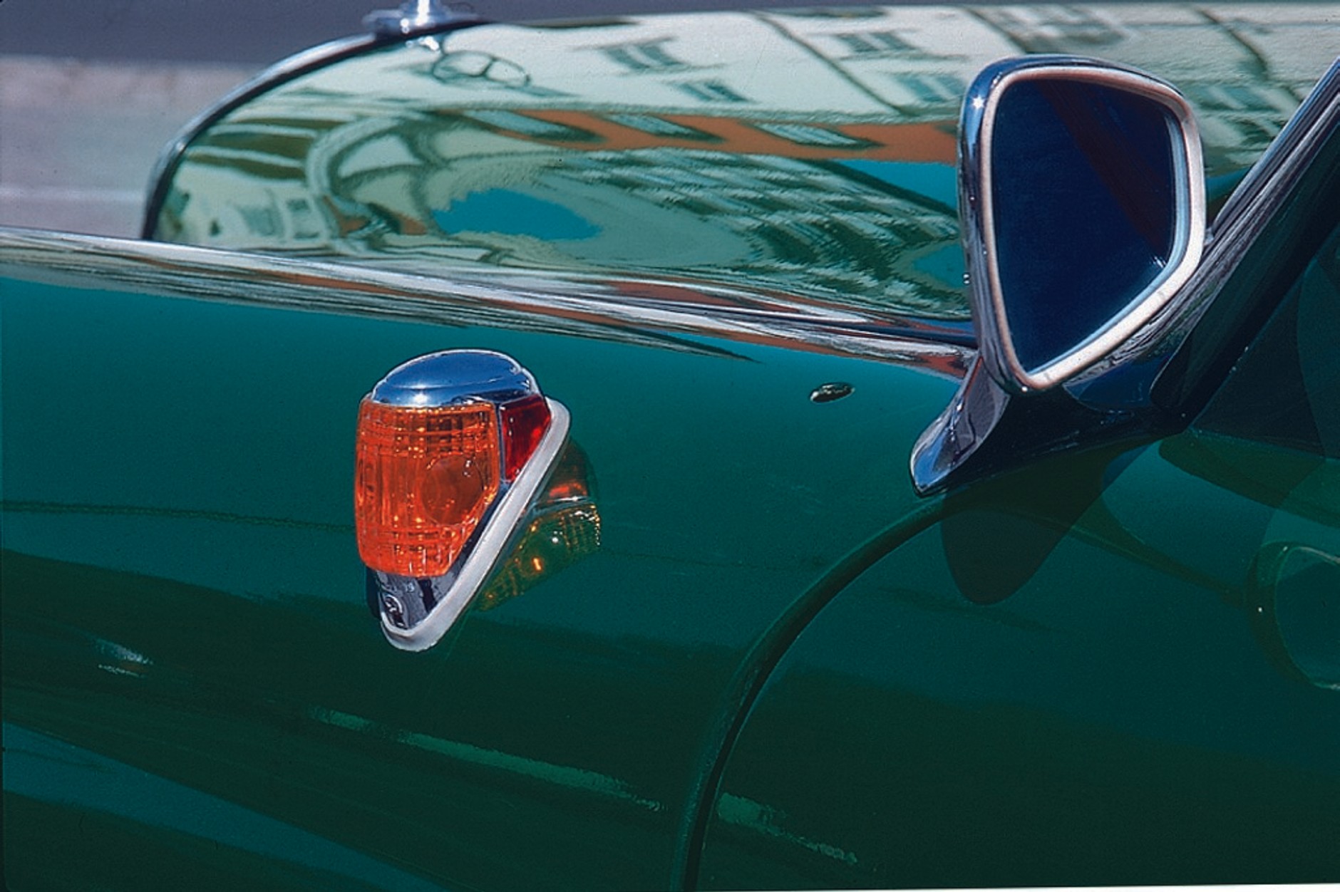 Mercedes Ponton ma 60 lat